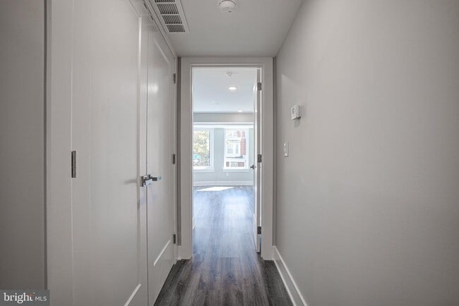 Building Photo - 540 S 52nd St