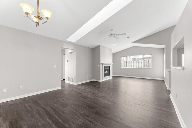 Building Photo - 831 Shadow Ln