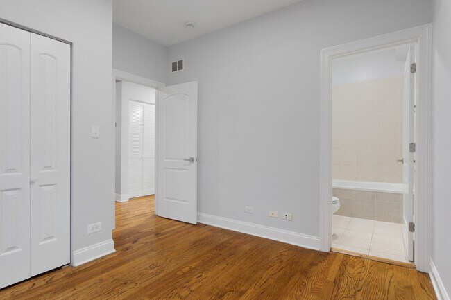 Building Photo - 2009 W Jarvis Ave