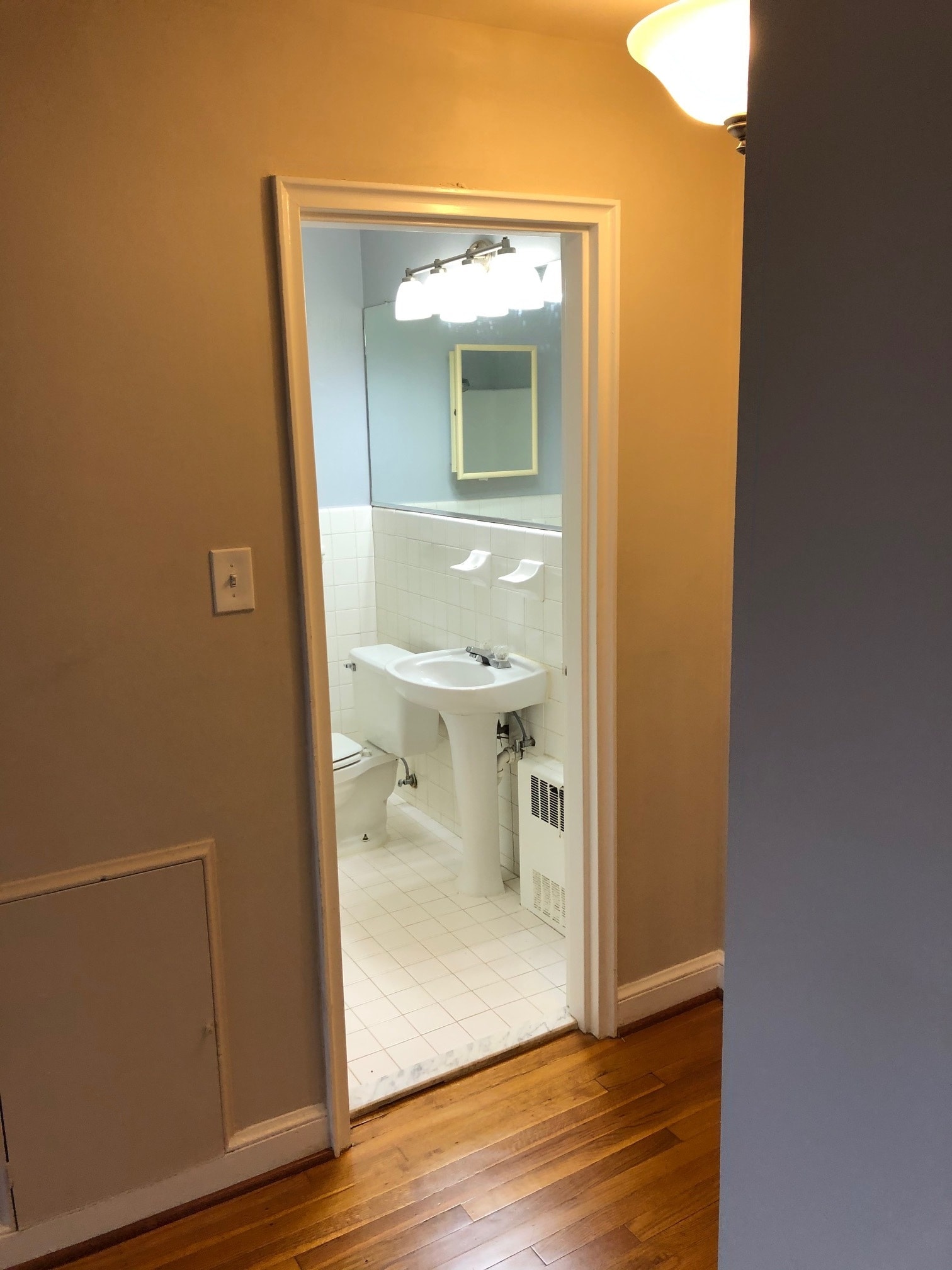 bathroom entrance - 1575 N Colonial Ter