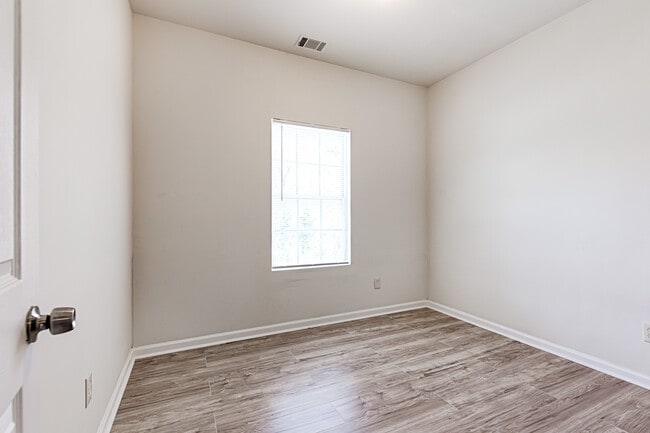 Building Photo - 987 Dimmock St SW