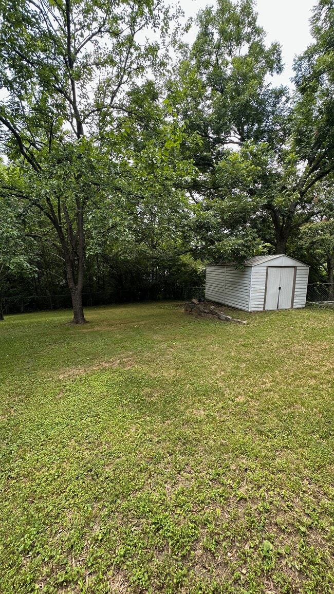 Building Photo - 920 N Church St