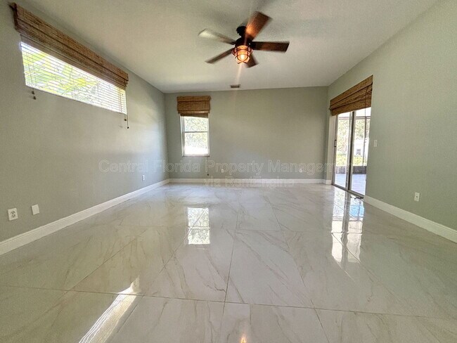 Building Photo - 381 E Sandpiper St