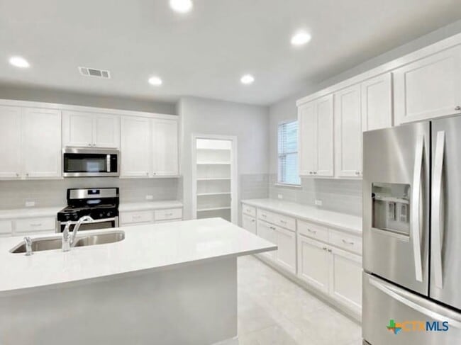 Building Photo - 816 Alta Wy