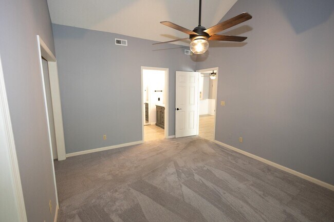 Building Photo - 1473 S Mariners Pointe