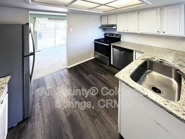 Building Photo - 2058 Palm Dr