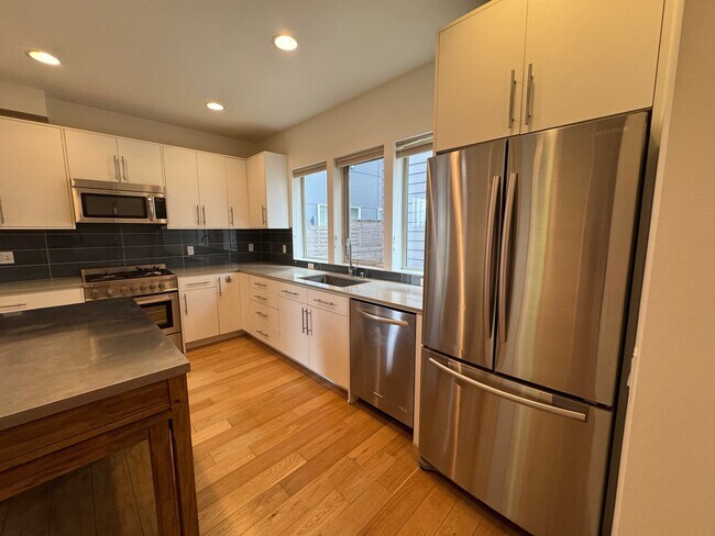 Building Photo - 4222 Linden Ave N