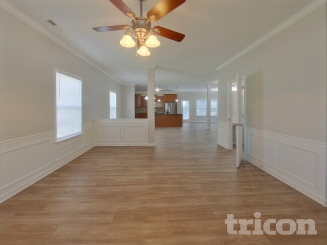 Building Photo - 121 English Oak Lane
