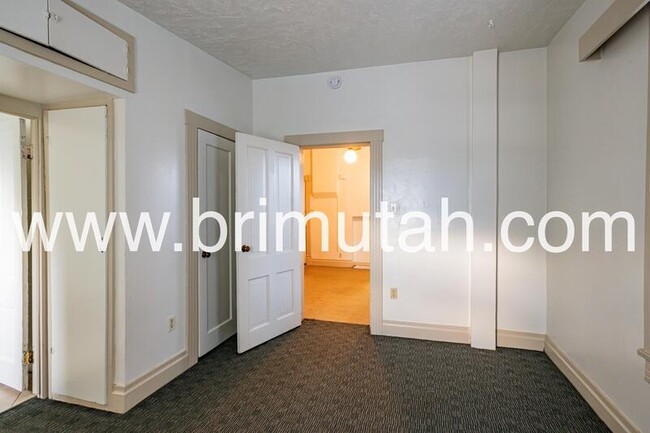 Building Photo - 368 S University St
