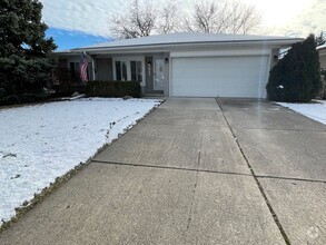 Building Photo - Sterling Heights Ranch with Family Room & ...