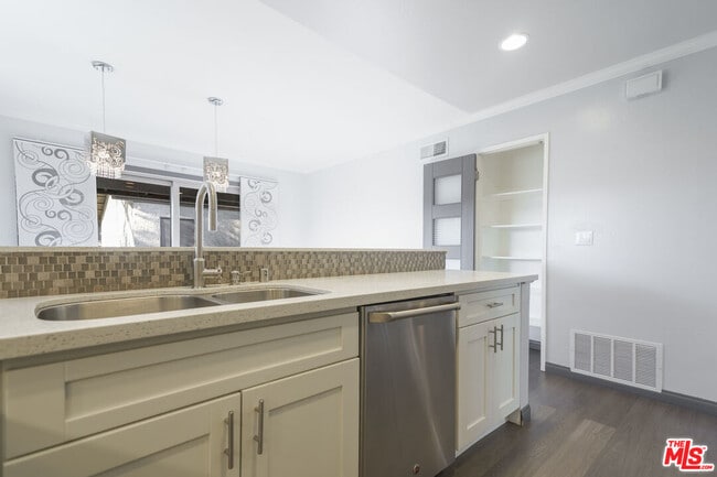 Building Photo - 2830 Lakeridge Ln