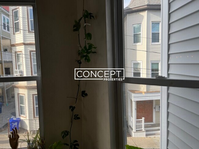 Building Photo - 34 Darling St