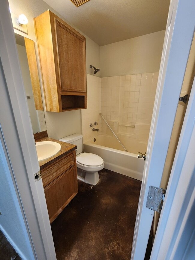 Building Photo - 811 E Ave I