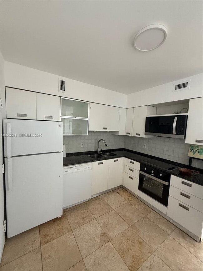 Building Photo - 5700 Collins Ave