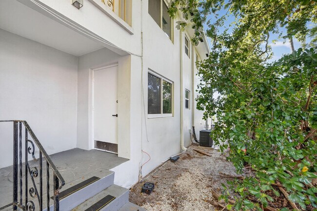 Building Photo - 1821 Middle River Dr