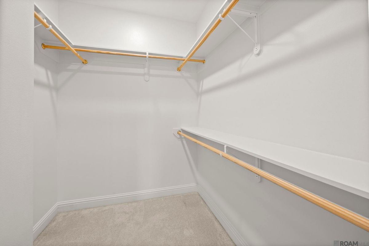 Building Photo - 471 Lake Breeze Dr