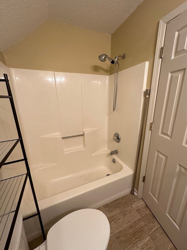 Building Photo - Olive Branch-3 BR/ 3 BA with HUGE Flex Room