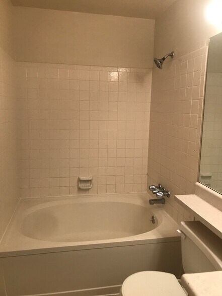 Building Photo - 5055 Victory Road