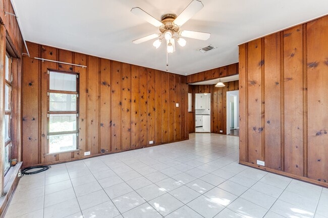 Building Photo - 2-BEDROOM HOME IN MONTICELLO PARK