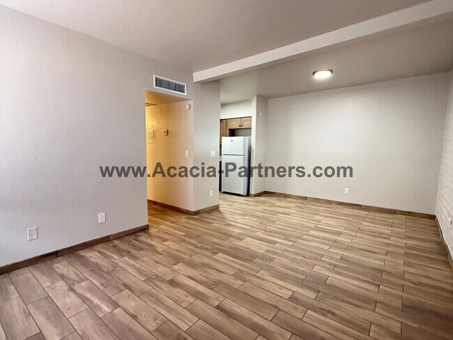 Building Photo - Two Bedroom Duplex