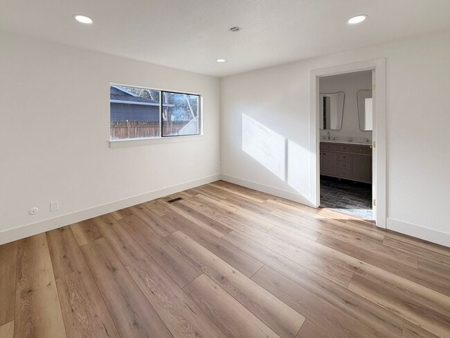 Building Photo - Renovated 4BR/2BA Boise Home – Modern Kitchen, Vaulted Ceilings & Fenced Backyard, Minutes to BSU...