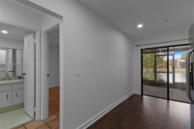 Building Photo - 4165 SW 85th Ave