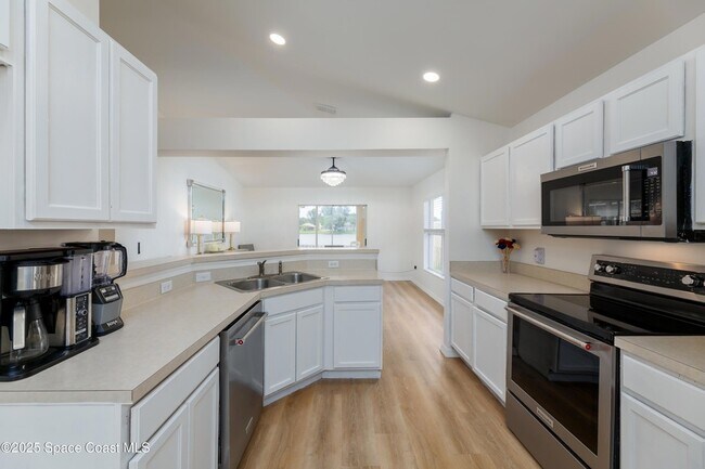 Building Photo - 4540 Bellaluna Dr