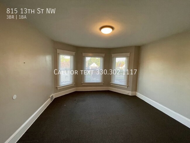 Building Photo - Large two bedroom one bathroom duplex for ...