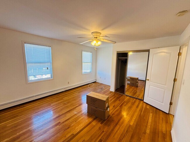 Building Photo - 6 3rd St