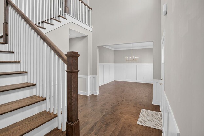 Building Photo - 4787 Wellesley Dr