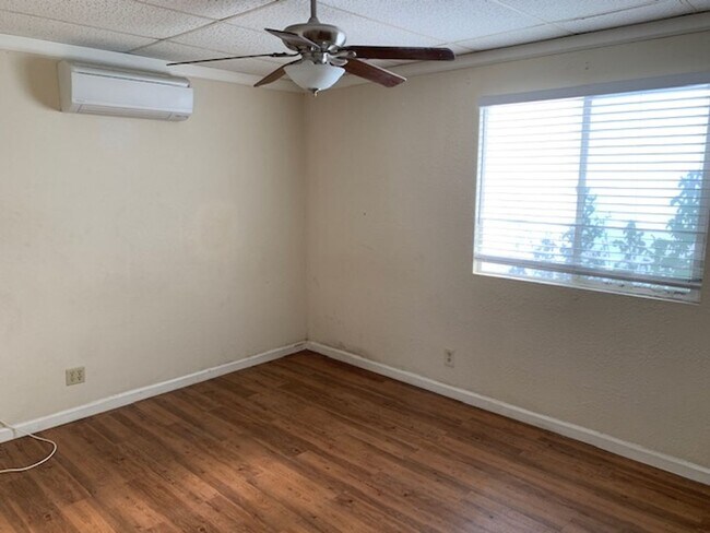 Building Photo - Updated 2BD/1BA Apartment with In-Unit Laundry + 2 Parking Spots - 1/2 Off Second Month's Rent