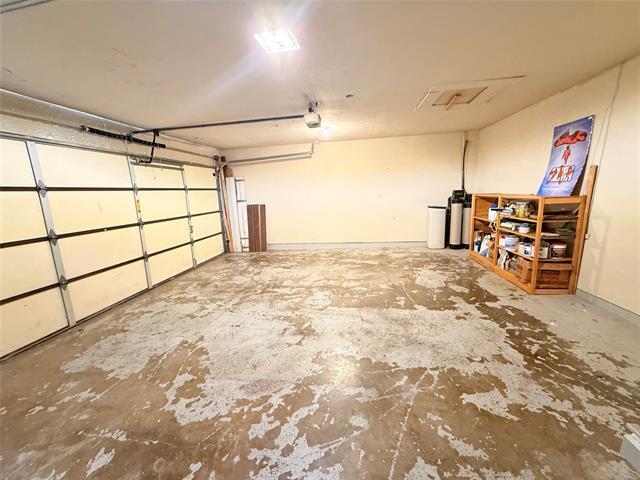 Building Photo - 2104 Poppy Ln