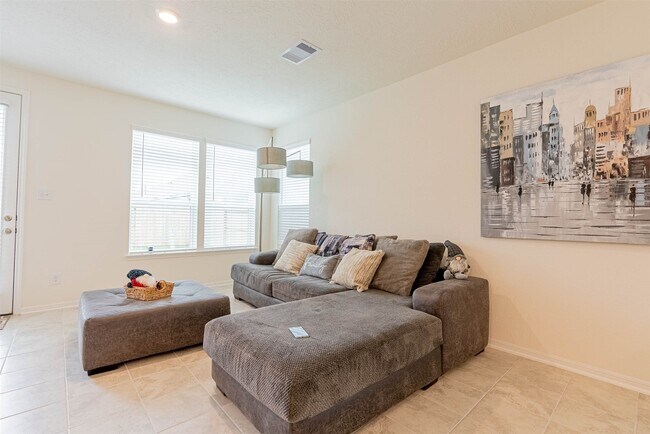 Building Photo - 2114 Damasi Ln