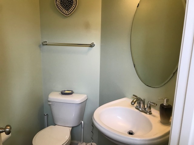 4 Bathroom on 2nd Floor - 1944 Asheville Dr