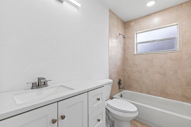 Building Photo - 106 NW Curtis St