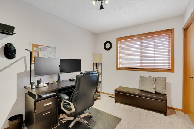 Building Photo - 8603 E Columbia Park Dr