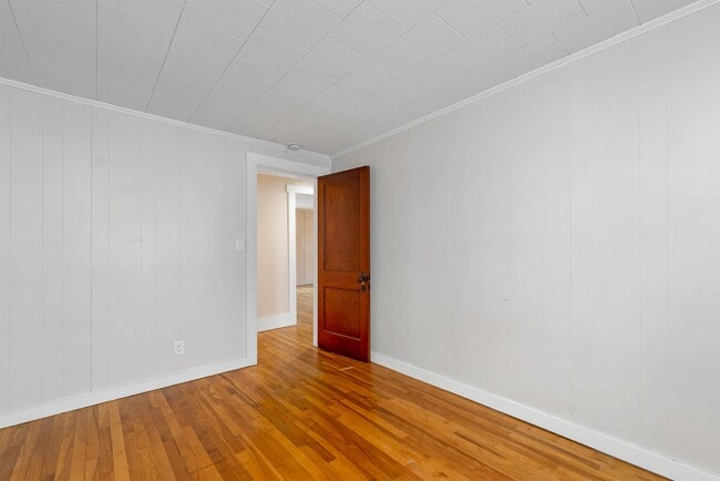 Building Photo - 86 Main St