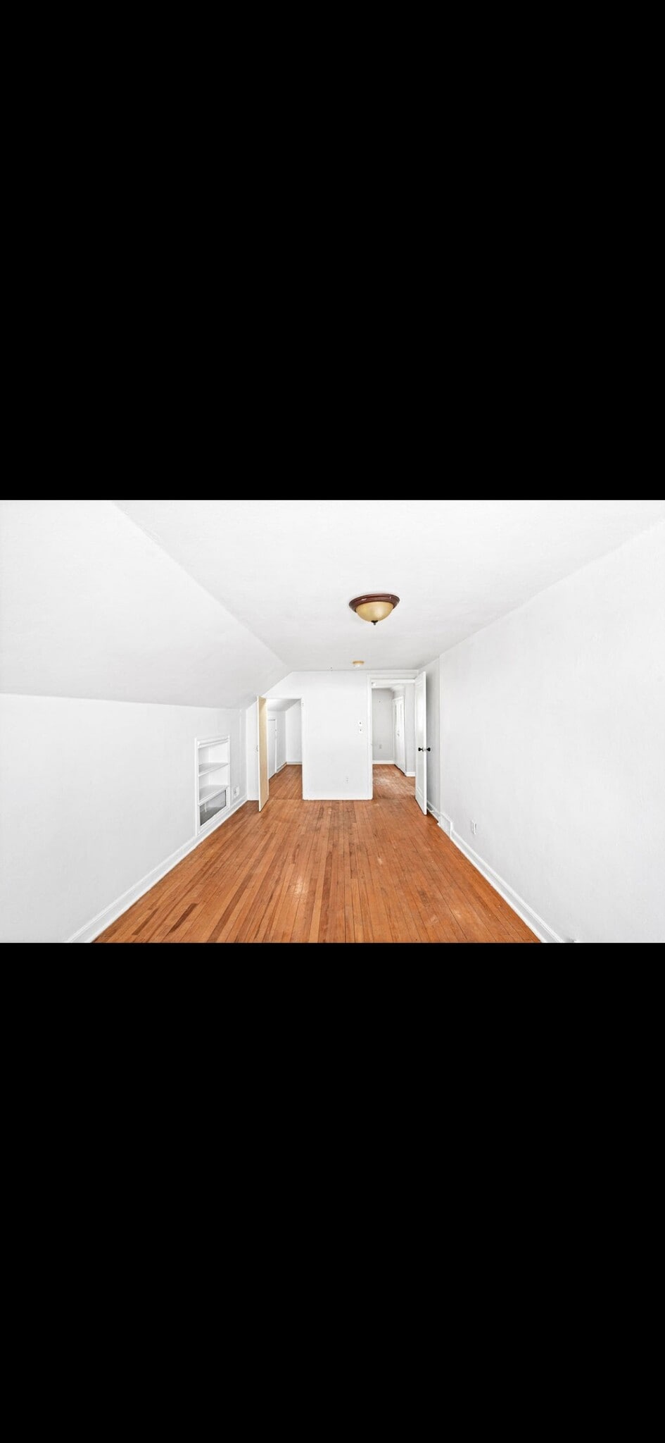 Building Photo - 445 E Oxford St