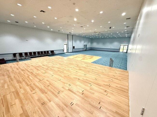 Building Photo - 17021 N Bay Rd