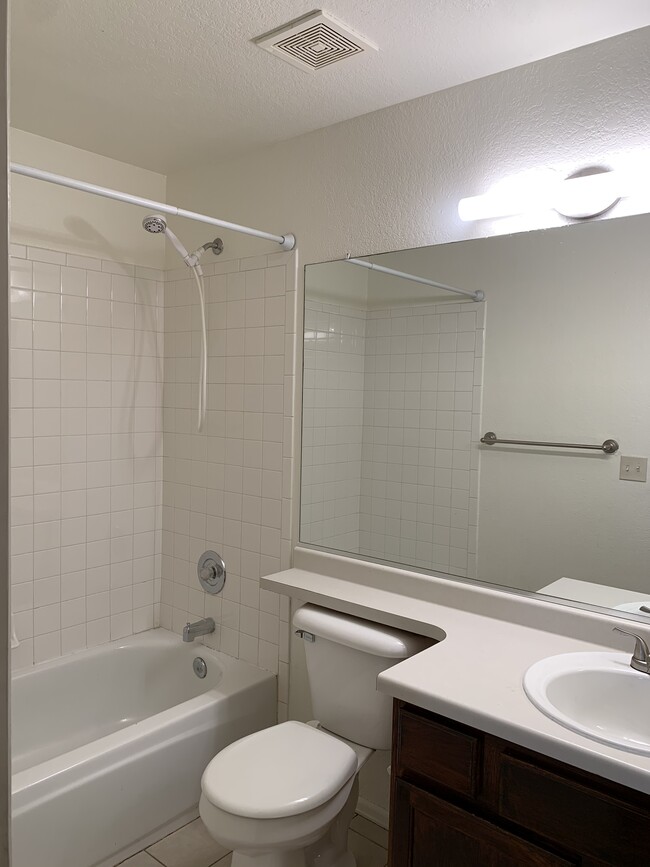 Building Photo - 2559 Cherry Cir