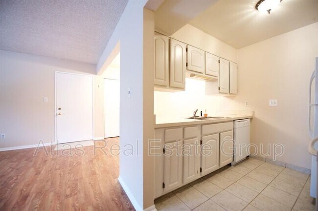 Building Photo - 459 Wright St