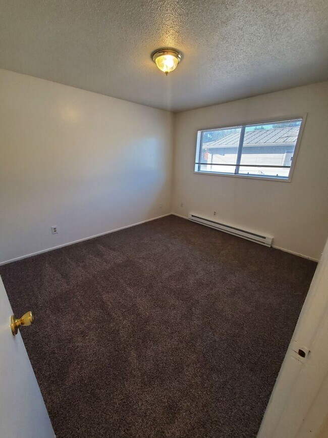 Building Photo - 3930 Iberis St NE