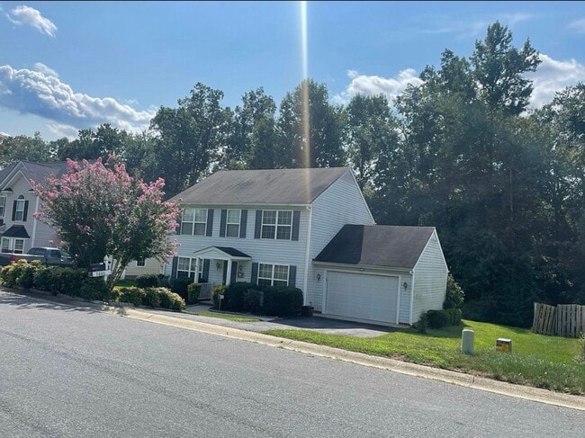 Building Photo - Beautiful two story home in the Ashbrook C...