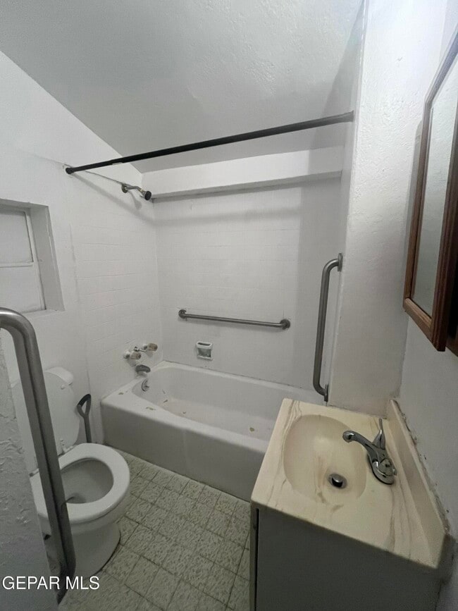 Building Photo - 6389 Salas Ln