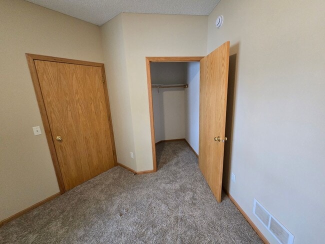 Building Photo - Remodeled Monticello MN Townhouse