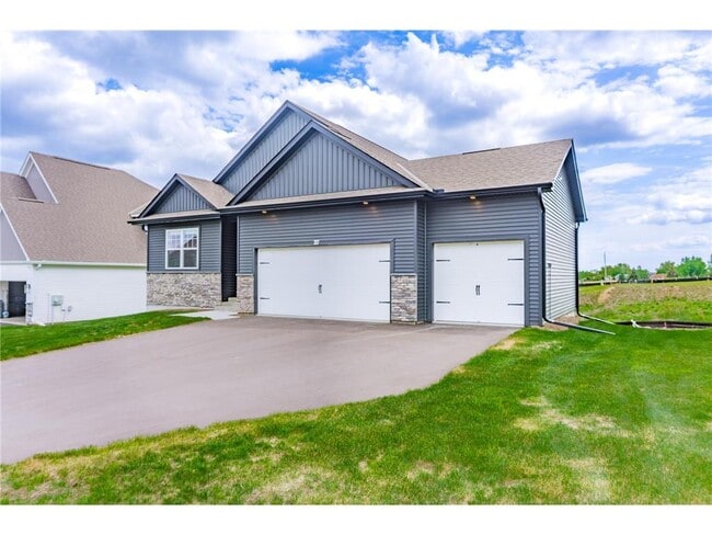 Building Photo - 717 Winterberry Ln