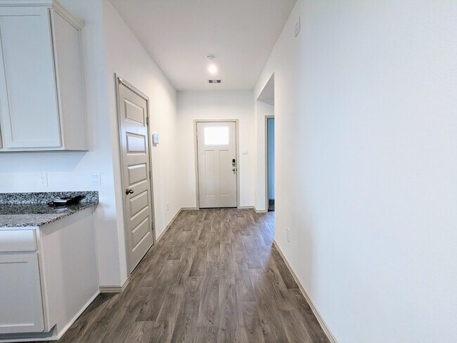 Building Photo - 7102 Sunset Crk Dr