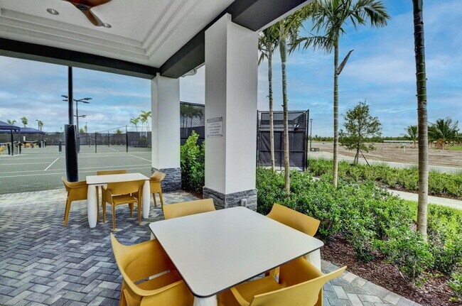 Building Photo - 17112 Aquavera Way