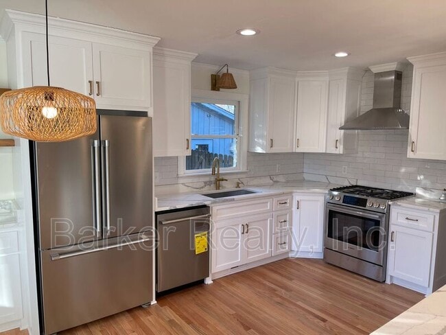 Building Photo - 1008 Deerfield Rd