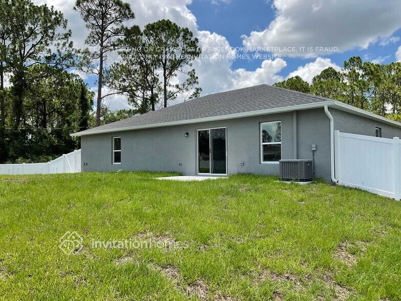 Building Photo - 982 Carver Rd SE